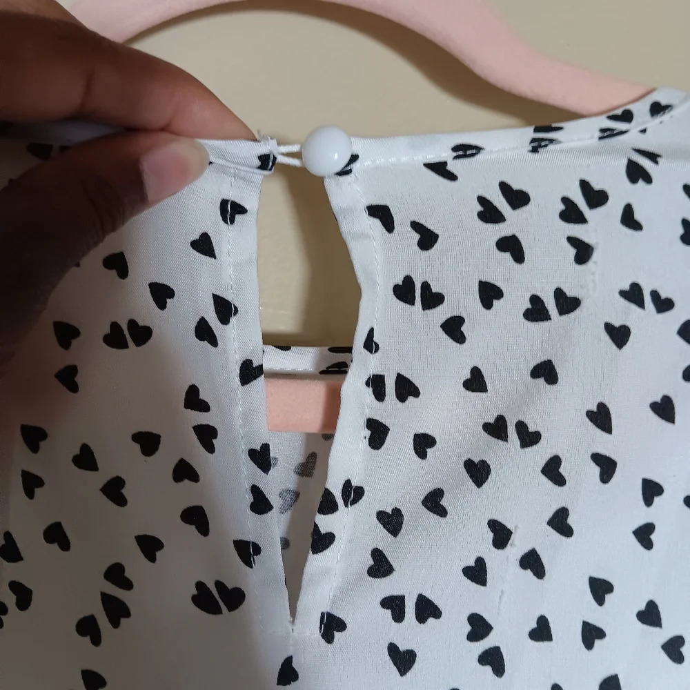Shein white and black heart dress. Short sleeves. Size small. 100% polyester - Picture 5 of 7